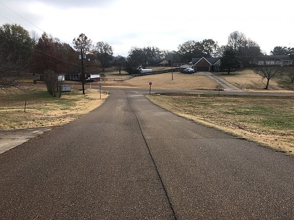 4th image of 48 Hillview Dr