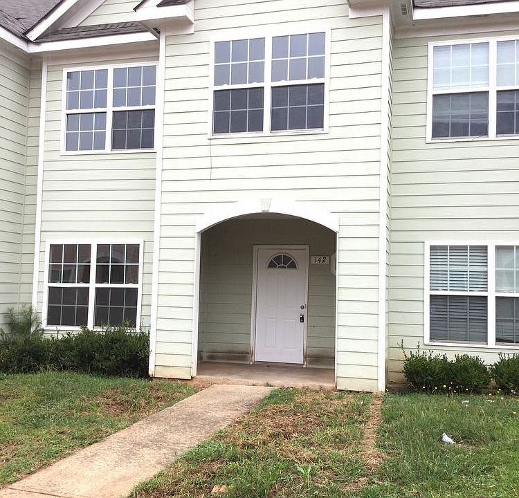 1st image of 142 Chancery Ln