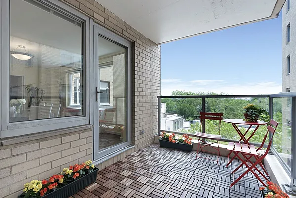 Sold by Compass | media 3