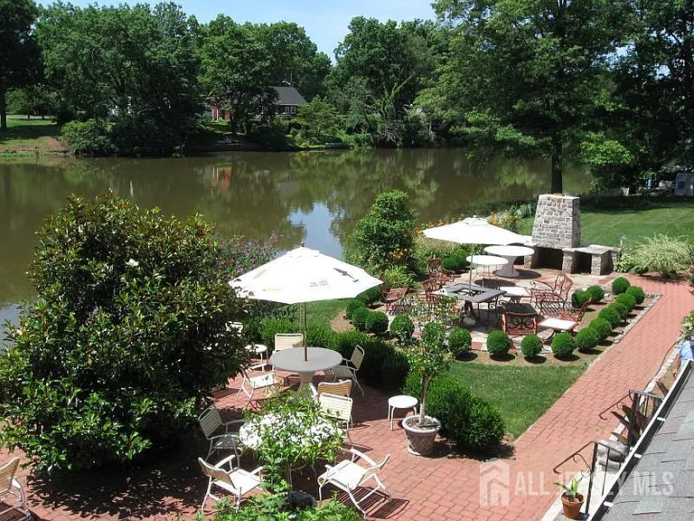 45 Lakeside Dr N #2 — Photo 3