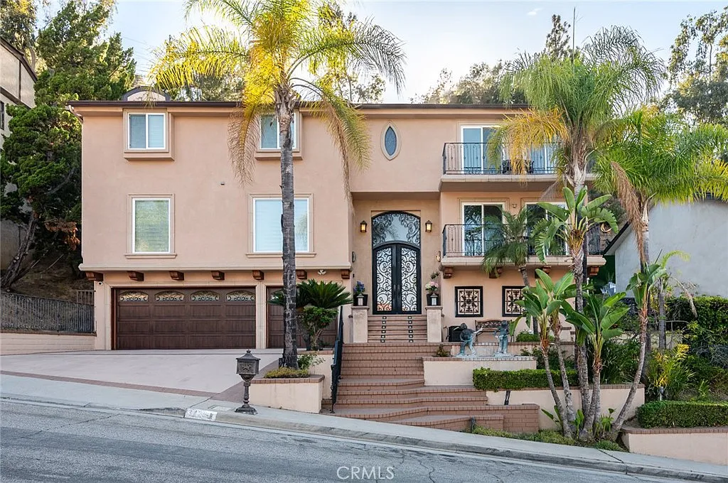 5 bed, 5500 sqft, $9,680 — Photo 1