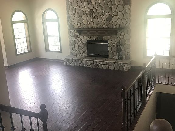 4th image of 284 Fairway Dr