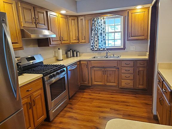 2nd image of 1409 Pembroke Cir