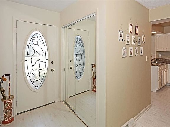 2nd image of 1055 Stonewood Ct