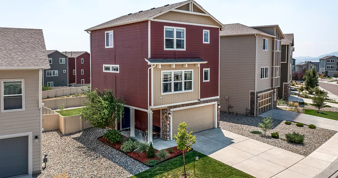 3 bed, 2.5 bath, 1739 sqft, $2,350 — Photo 2