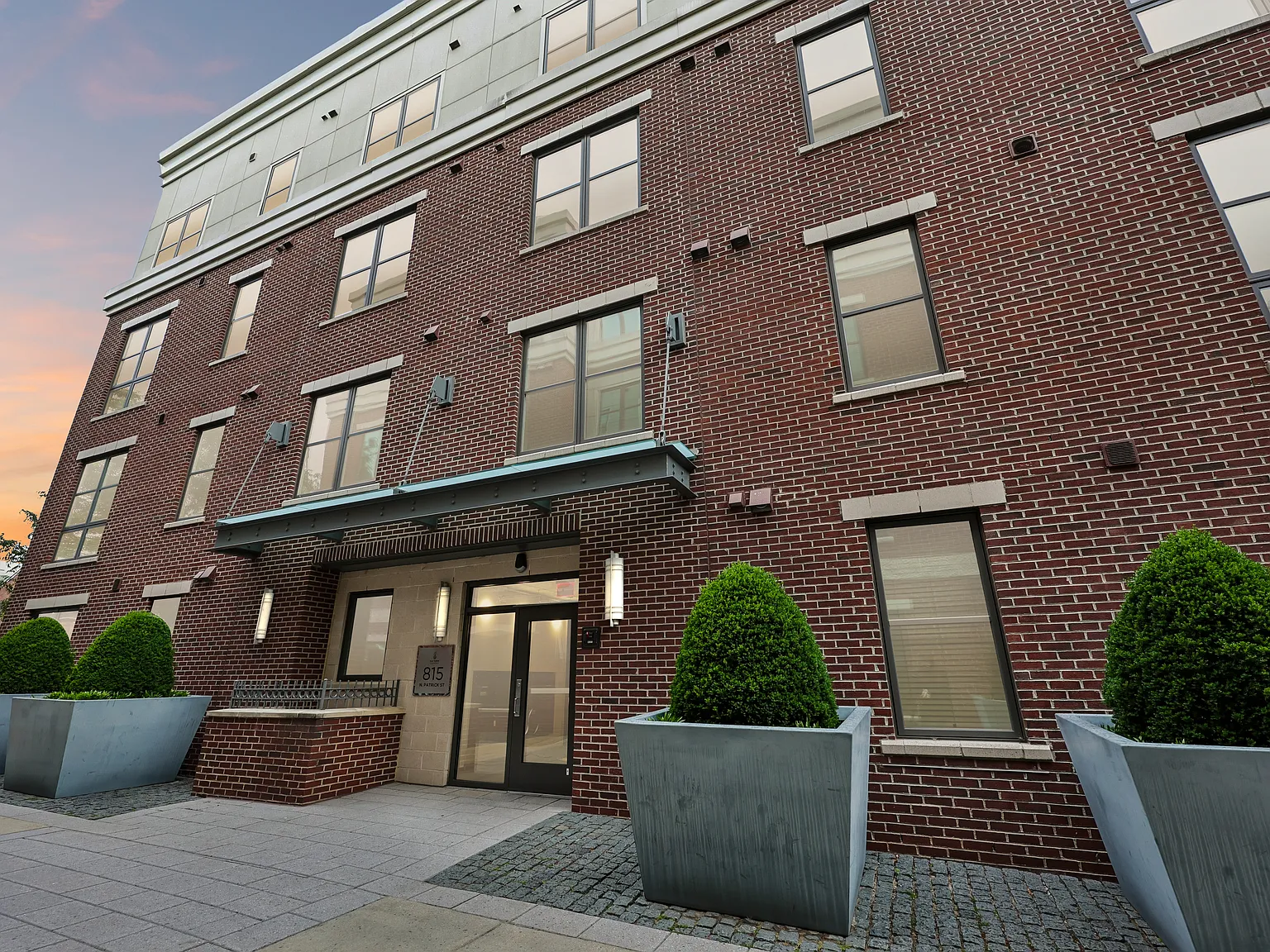 1 bed, 670 sqft, $2,400 — Photo 1
