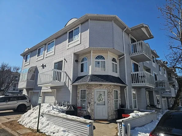 29A Country Dr N #15, Staten Island, NY 10314