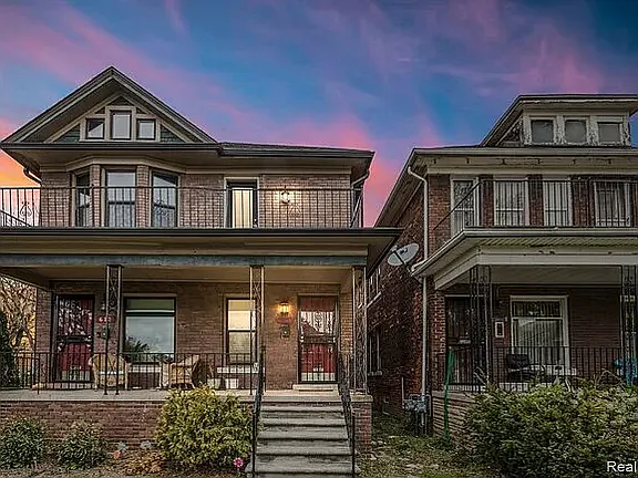 3 bed, 1100 sqft, $1,300 — Photo 1