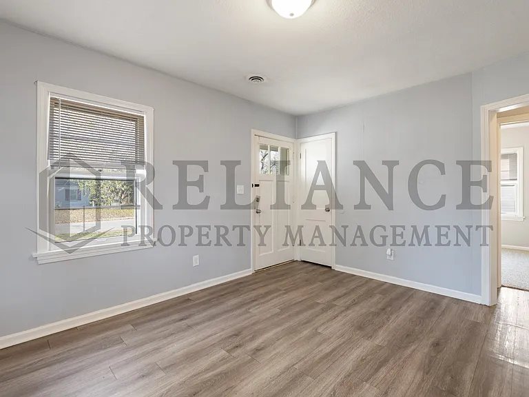 1047 S Glenn St — Photo 7