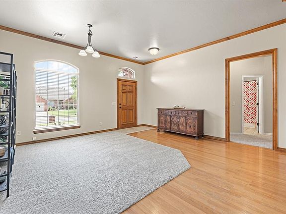 5th image of 2501 Brenton Dr