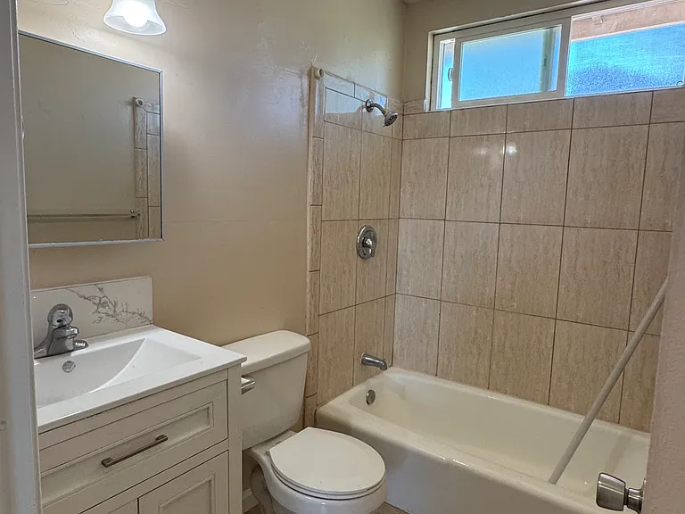 2658 N Humbert Ave — Photo 12