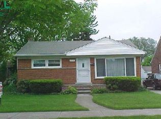 21710 Kingsville St, Harper Woods, MI 48225