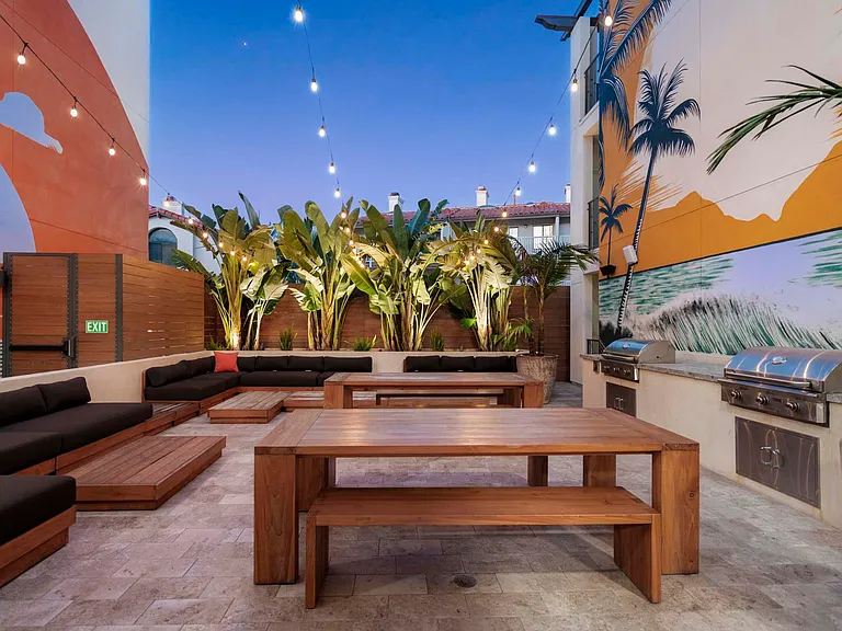 Eddy Redondo Residences — Photo 19