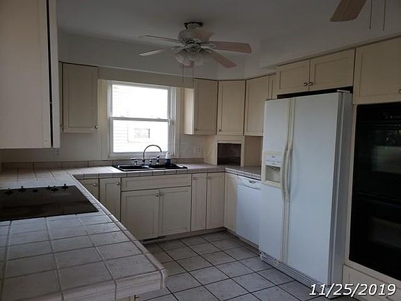 4th image of 482 Windsor St