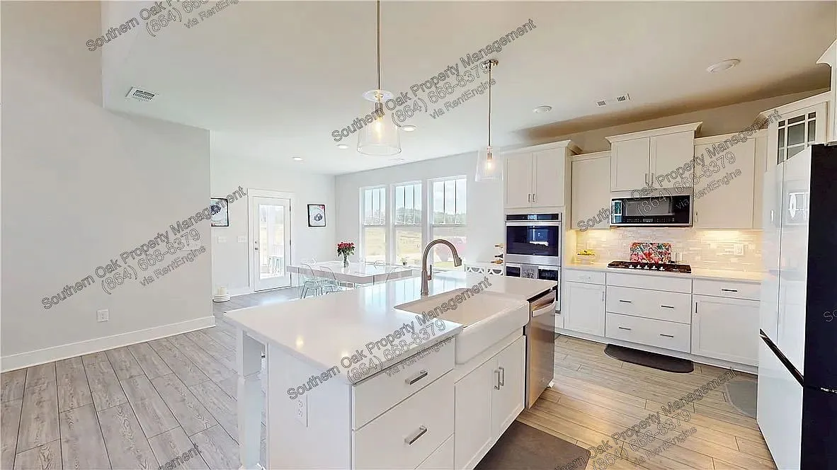 3 bed, 3.5 bath, 3454 sqft, $3,400 — Photo 2