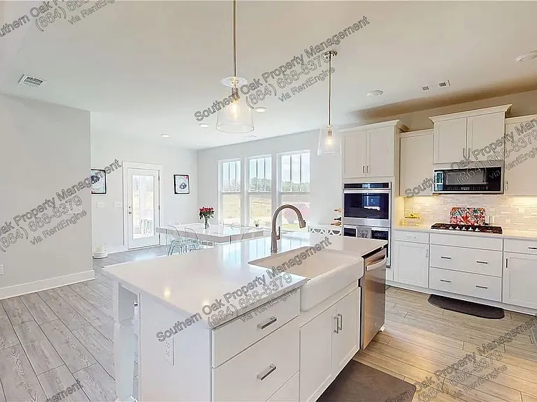155 Founders Blvd — Photo 2
