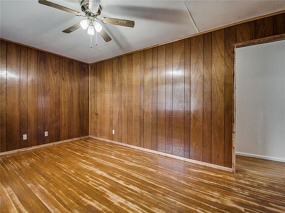 5th image of 1717 Garden Oaks Dr