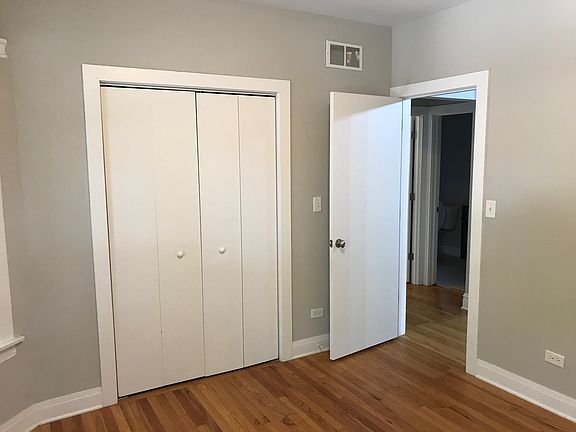 3rd image of 3721 N Leavitt St #2