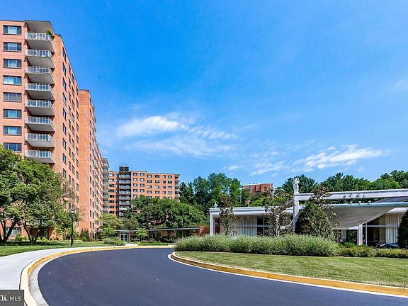 5th image of 4201 Cathedral Ave NW APT 212E