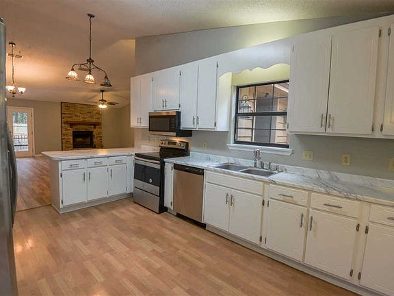 4th image of 3321 Wildwood Trl