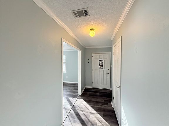 4th image of 303 S Inglewood Ave