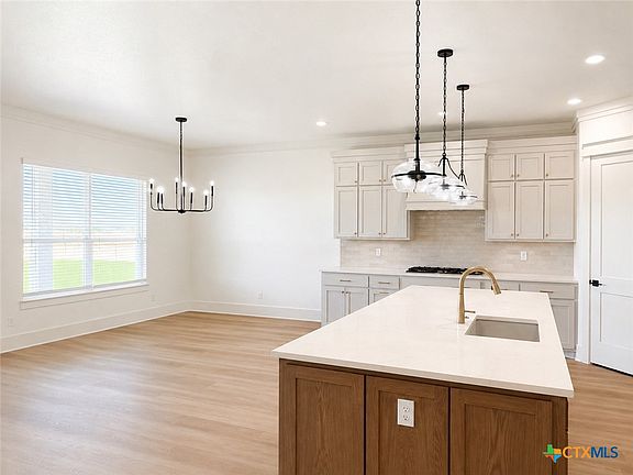 4th image of 1614 Hunt Dr