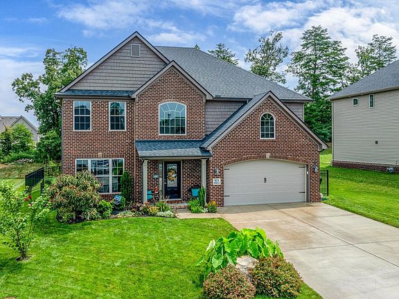 2nd image of 824 Copperwood Ln