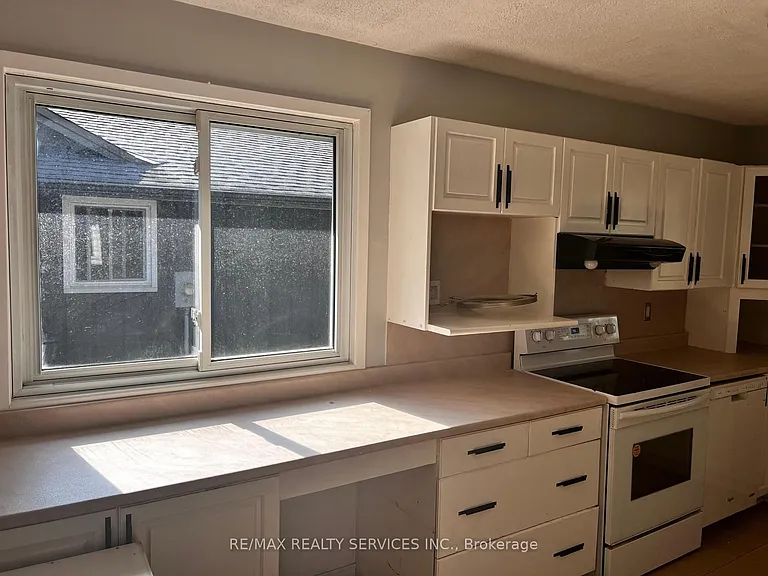 17 Renny Cres — Photo 10