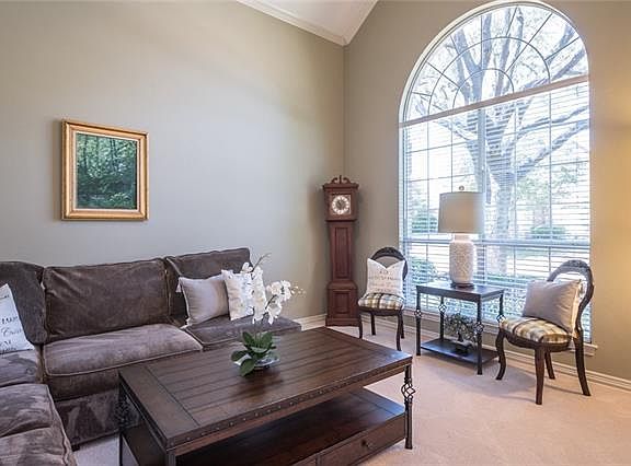 3rd image of 2428 London Dr