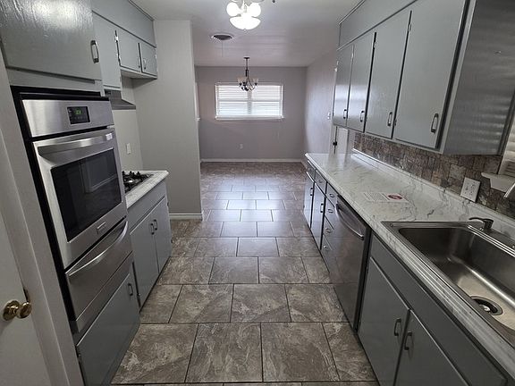 4th image of 3311 W Shandon Ave