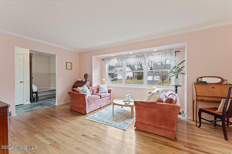 5th image of 62 Longmeadow Drive