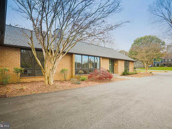 5th image of 1301 Lavall Dr