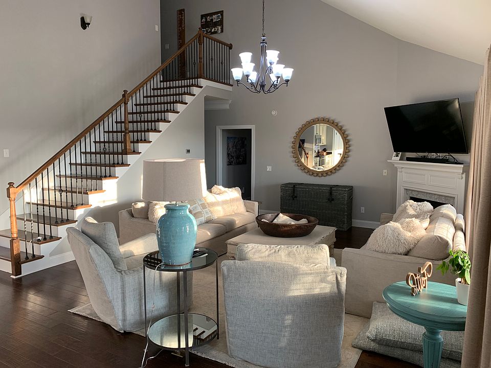 1st image of 100 Camilla Ln