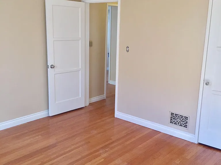 626 Midvale Ave #2 — Photo 14