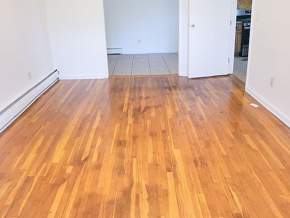 4th image of 2531 Cruger Ave #3