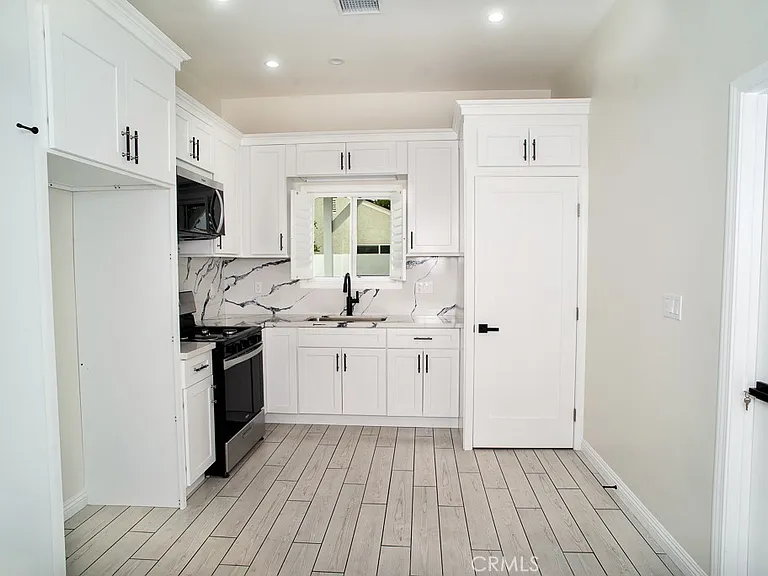 13310 1/2 Glenoaks Blvd — Photo 21