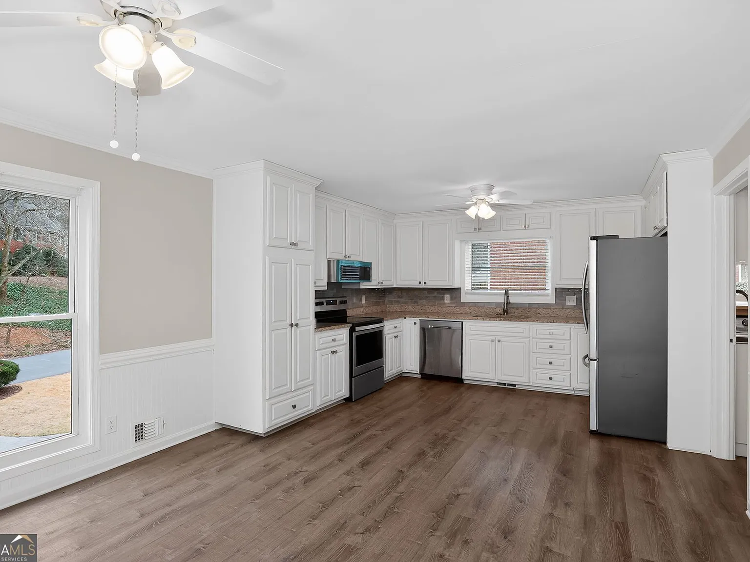 5 bed, 3.0 bath, 3200 sqft, $3,540 — Photo 4