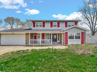 127 Tottenham Ln, Elk Grove Village, IL 60007