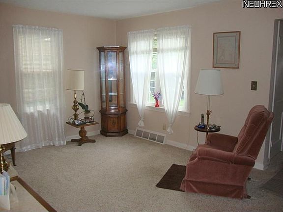 4th image of 35672 King Dr