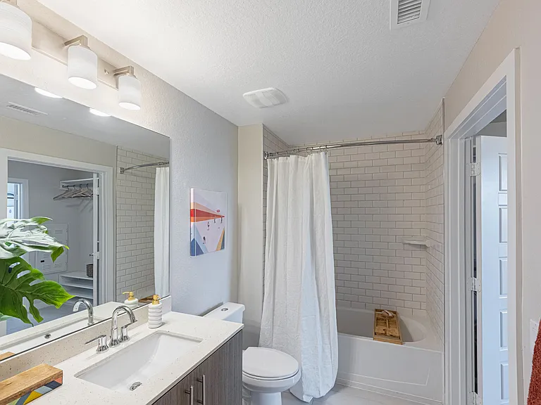 Riverhouse at 11th Apartments — Photo 7