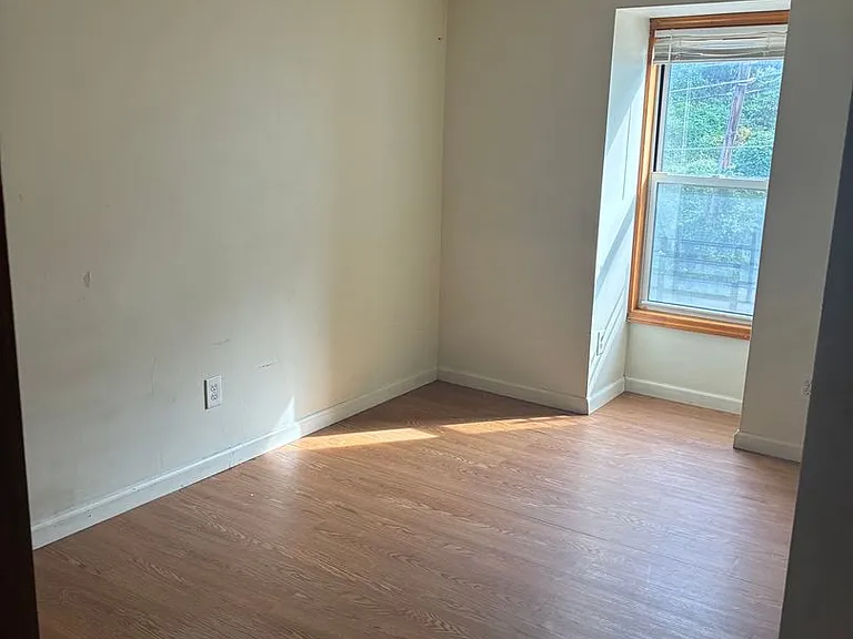 53 Bates St — Photo 8