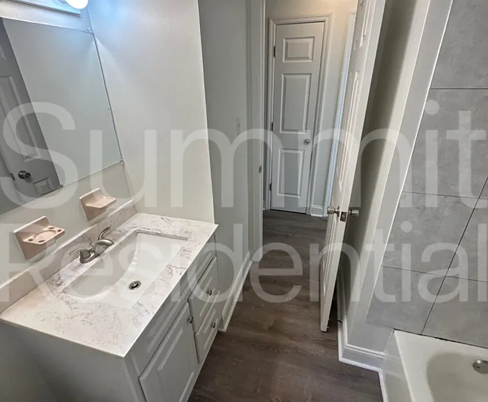 503 Berkeley Dr — Photo 9