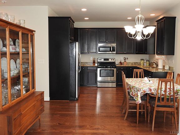 4th image of 1082 Tori Ct