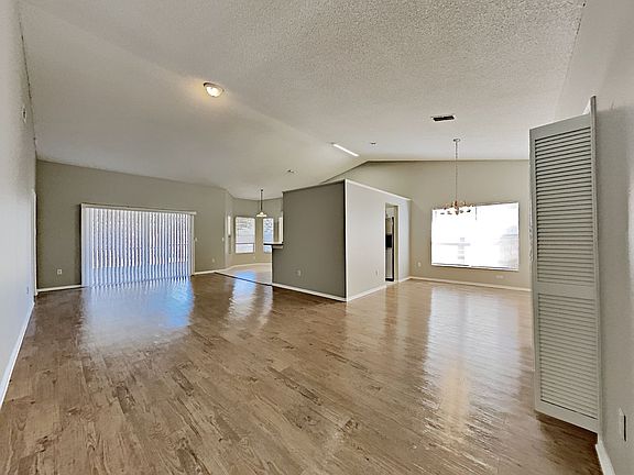 4th image of 12625 Belrose Ave
