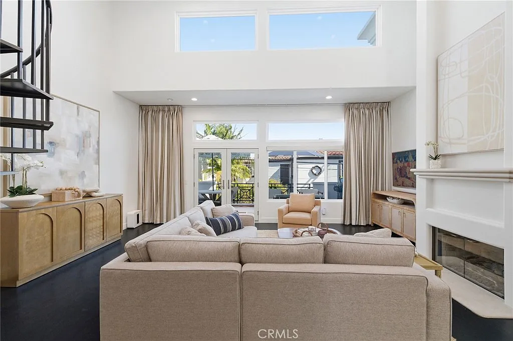 3 bed, 2.5 bath, 1427 sqft, $14,000 — Photo 2