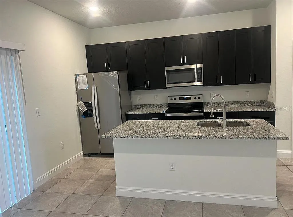 3 bed, 2.0 bath, 1522 sqft, $1,800 — Photo 2