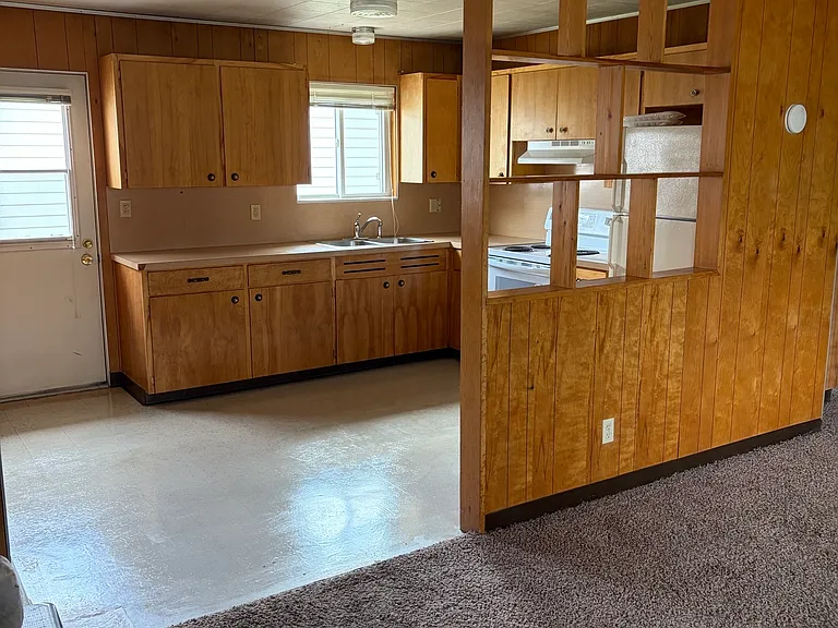 202 Legget Ave — Photo 4
