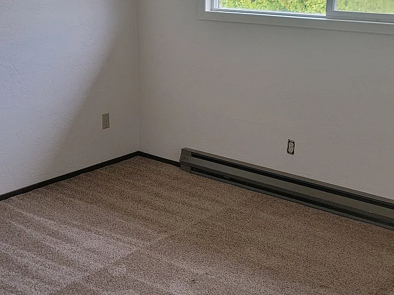209 Cleveland Ct — Photo 2