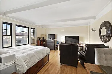 Rented by R New York