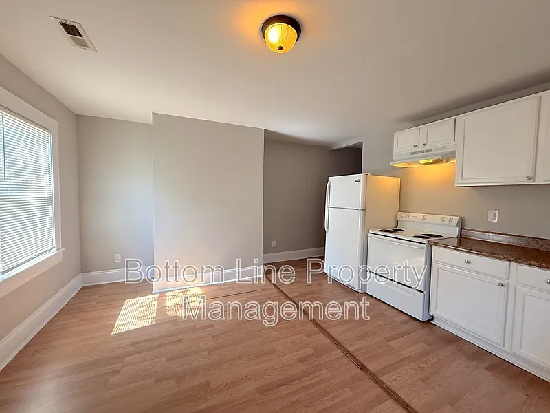 2 bed, 1.0 bath, 700 sqft, $1,095 — Photo 4